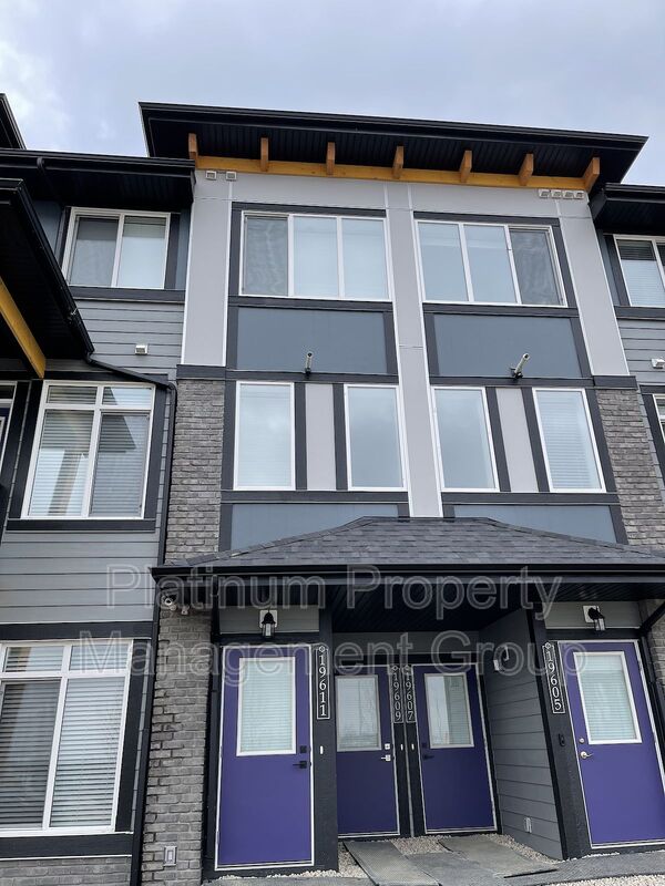 Calgary House: 19611 45 Street Southeast