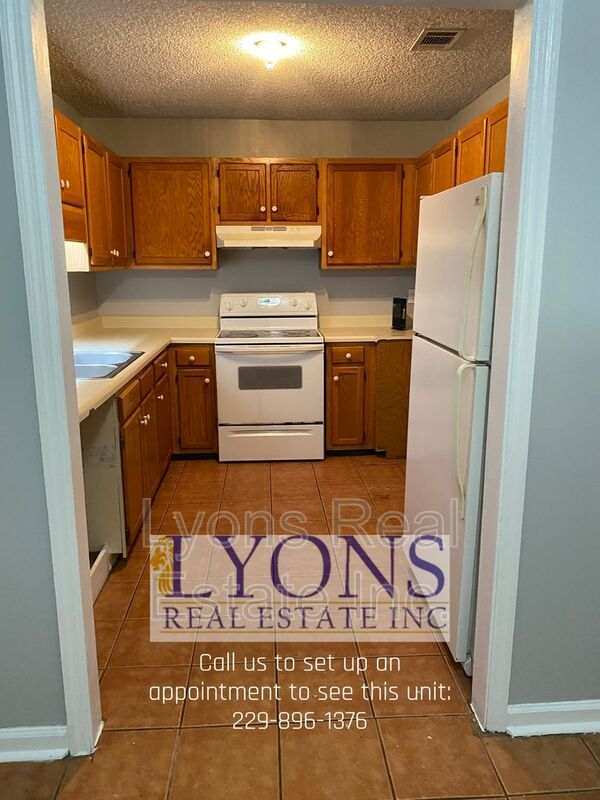 Adel Condo: 1100 D South Gordon Ave