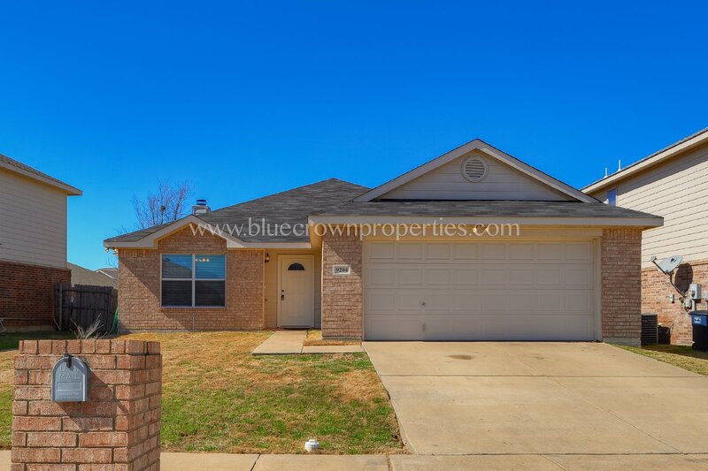 Fort Worth House: 9204 Saint Martin Rd