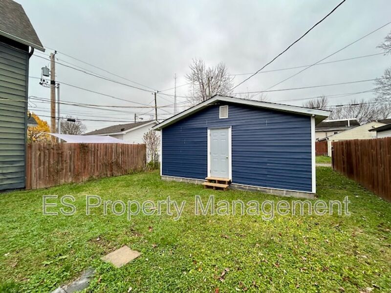 Newly renovated 2 bedroom, 1 bath home with detached garage!! - Photo 18