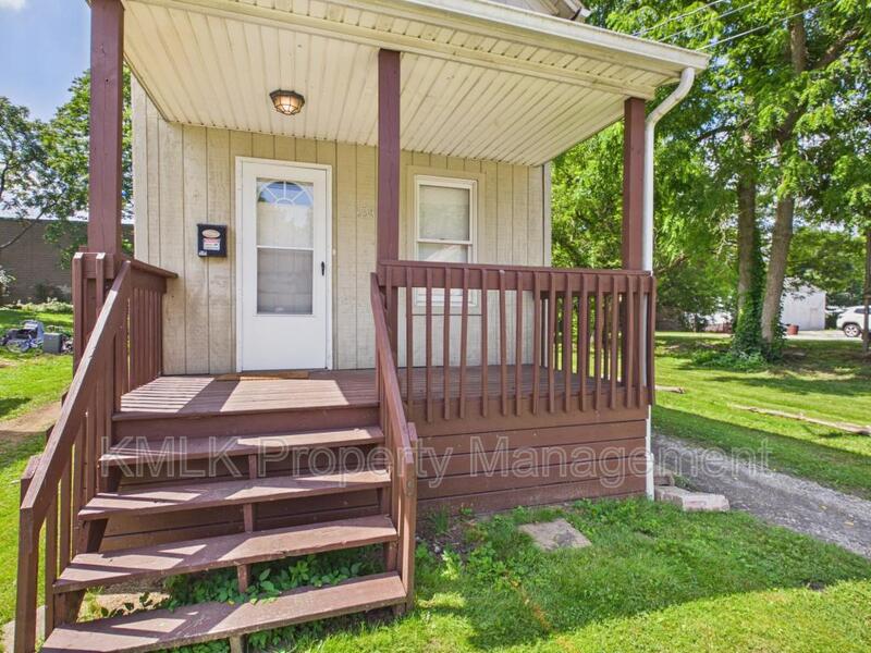 Akron House: 534 Gage St