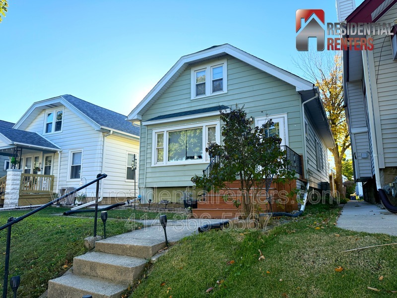 West Allis House: 2009 S 68th Street
