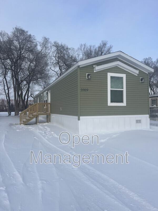 Fargo House: 4-1009 Gibraltor