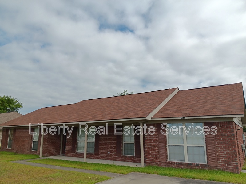 Hinesville House: 215 Bridgemont Way