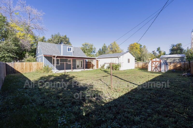 Lafayette House: 712 S Roosevelt Ave