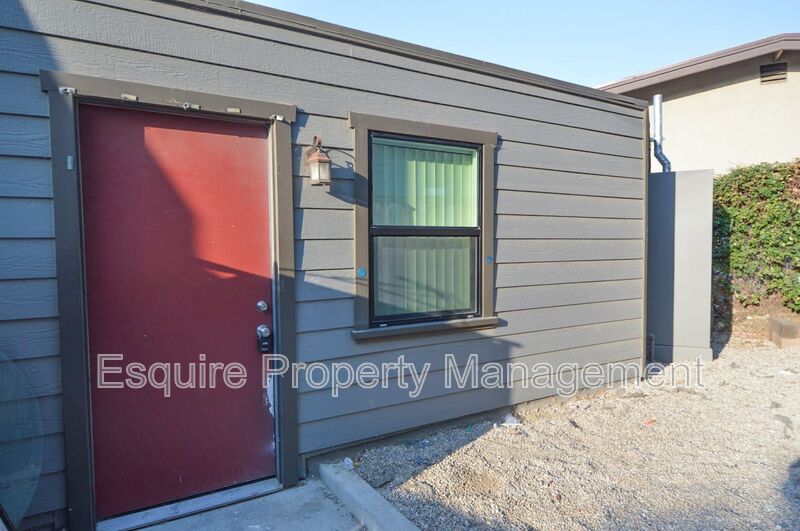 SANTA PAULA Condo: 114 S. OLIVE STREET