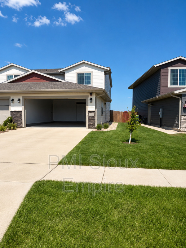 Sioux Falls Townhome: 9600 W Broek Dr