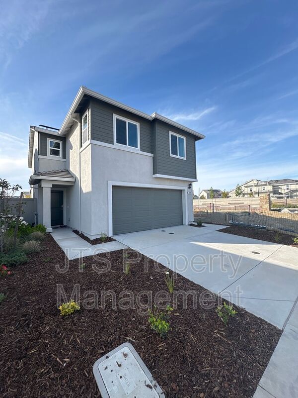 Roseville House: 2008 Shady Tree Circle