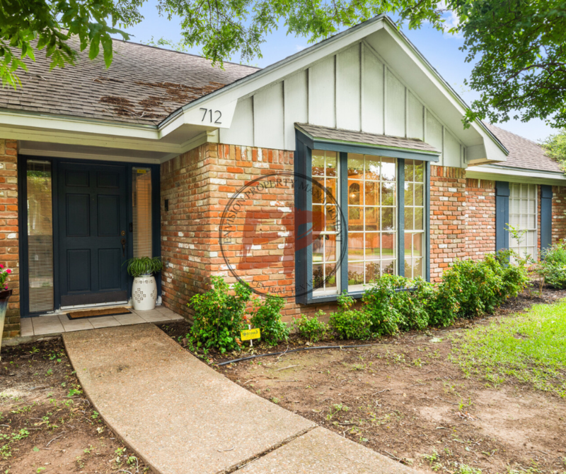 Woodway House: 712 Willow Creek Drive