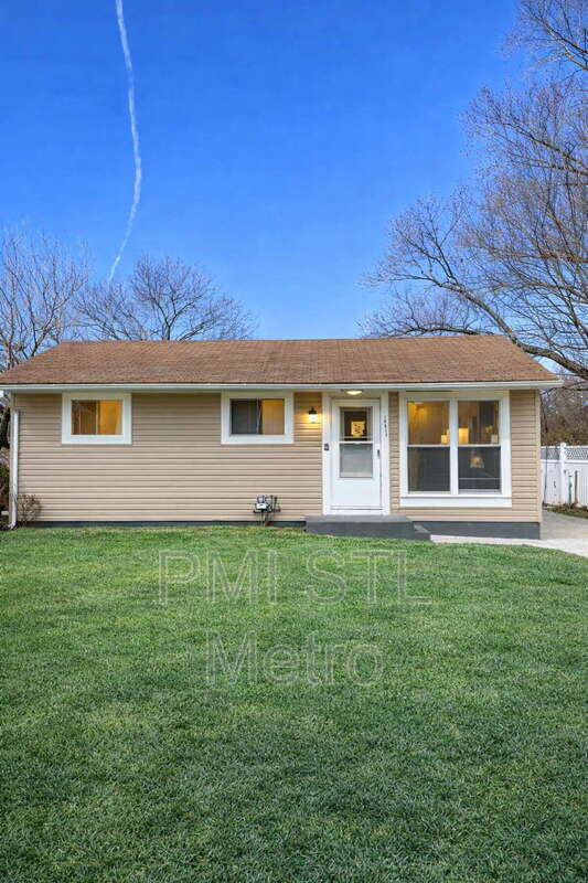 St. Louis House: 10613 Spring Garden Drive