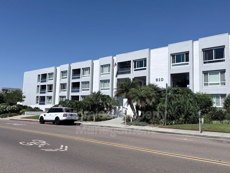 Oceanside Condo: 910 N Pacific Street
