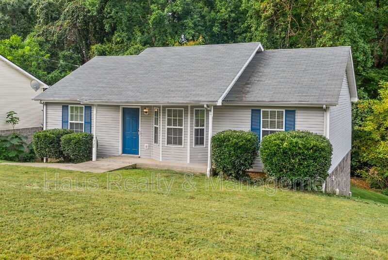 Clarksville House: 932 Granny White Road