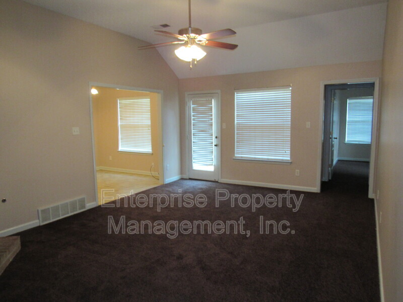 Photo 3 of 9740 Riggin Dr