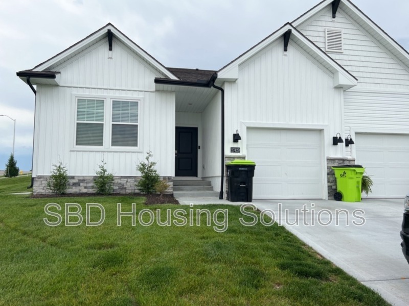 Lees Summit Townhome: 27429 E Oak View Dr