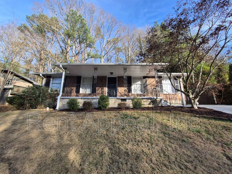 Atlanta House: 2264 Capehart Cir NE