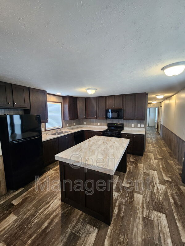 Huxley House: 511 East 1st Street