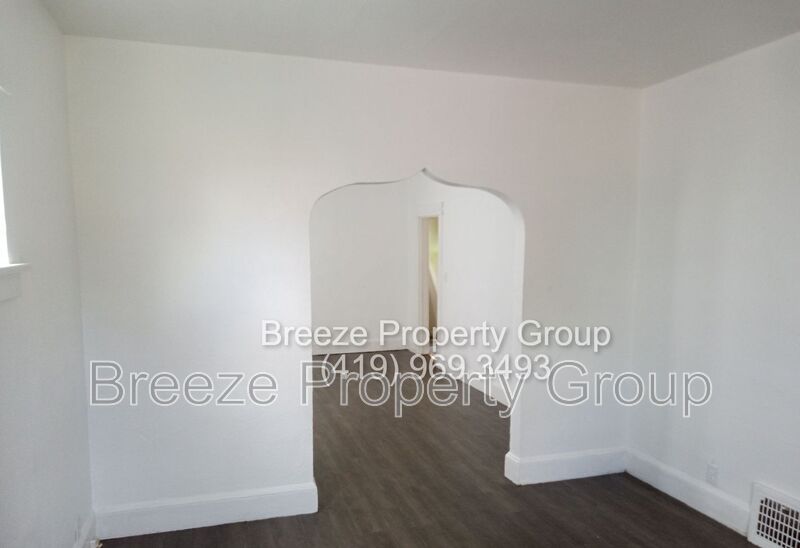 Toledo House: 422 Dexter St