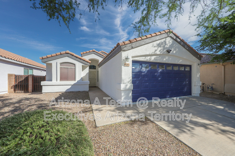 Tucson House: 10457 East Oakbrook Street