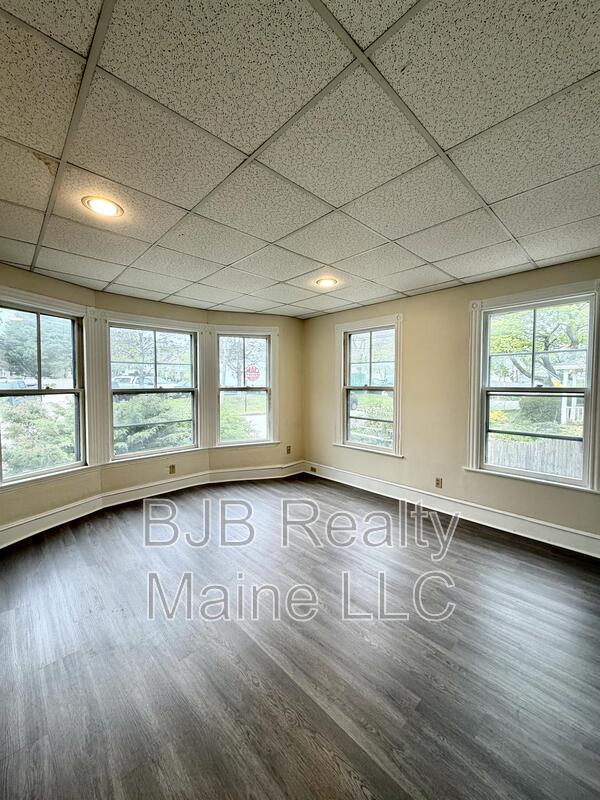 Cape Elizabeth Condo: 596 Preble Street