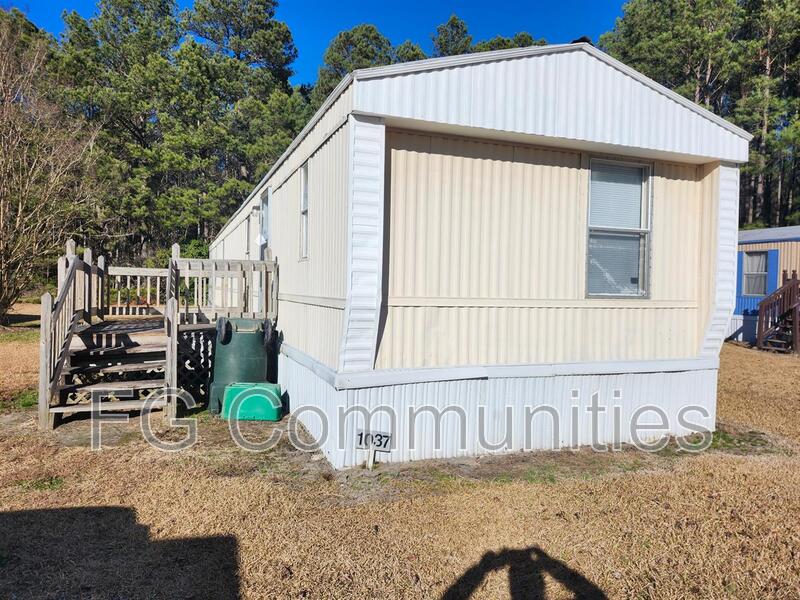 Selma House: 1037 Crystal Blvd