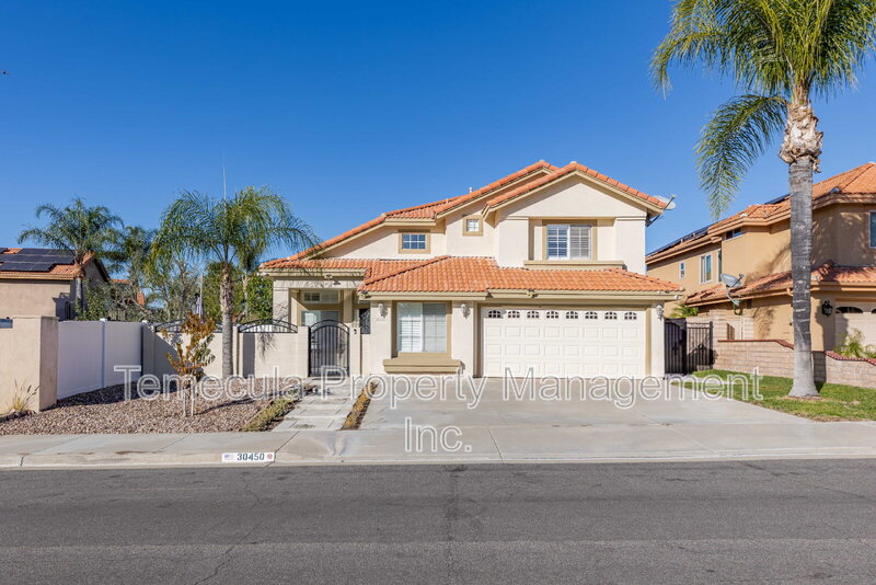 Murrieta House: 30450 Summerside Street