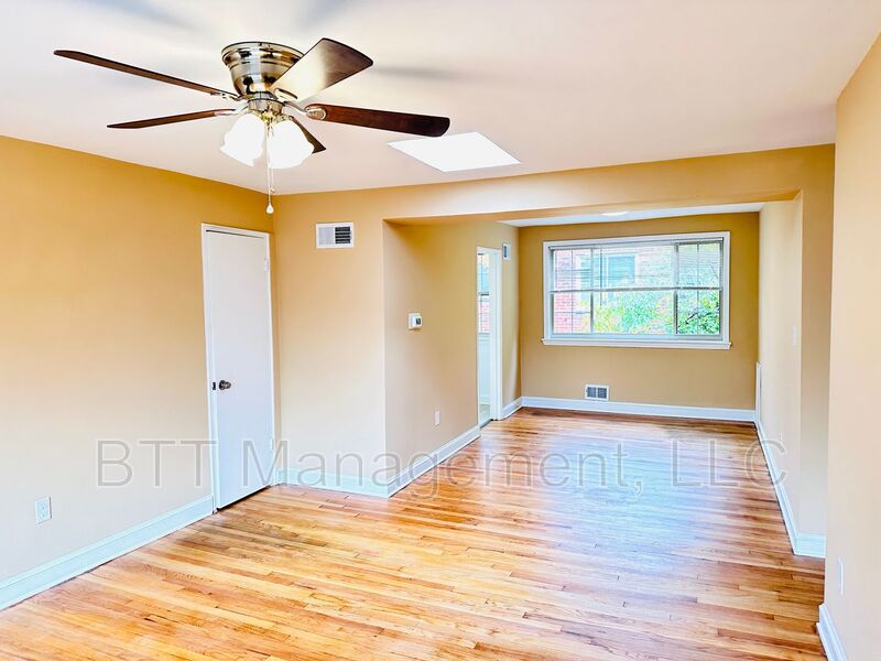 Silver Spring Condo: 8804 Bradford Rd