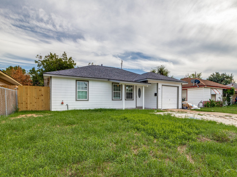 Houston House: 411 Gober Street