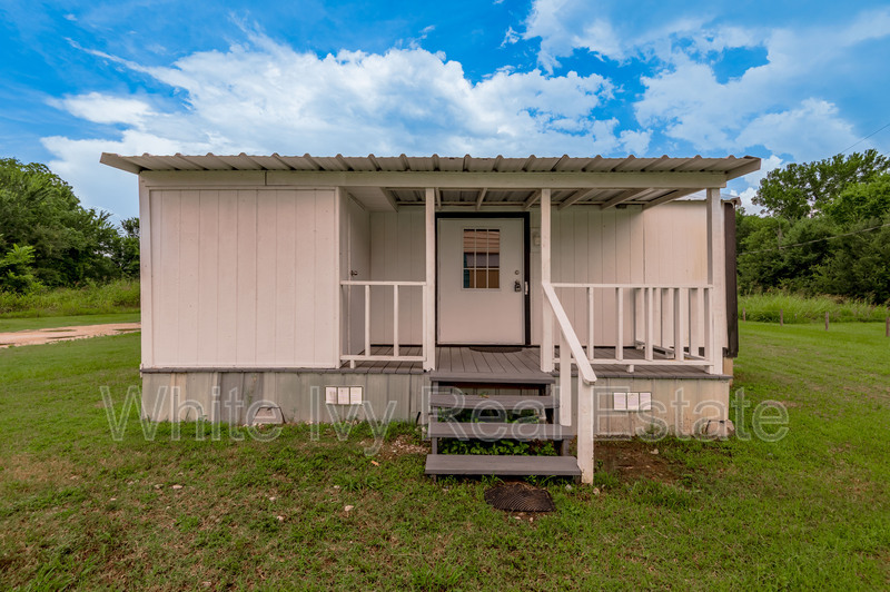 Trinity House: 128 Johnny St