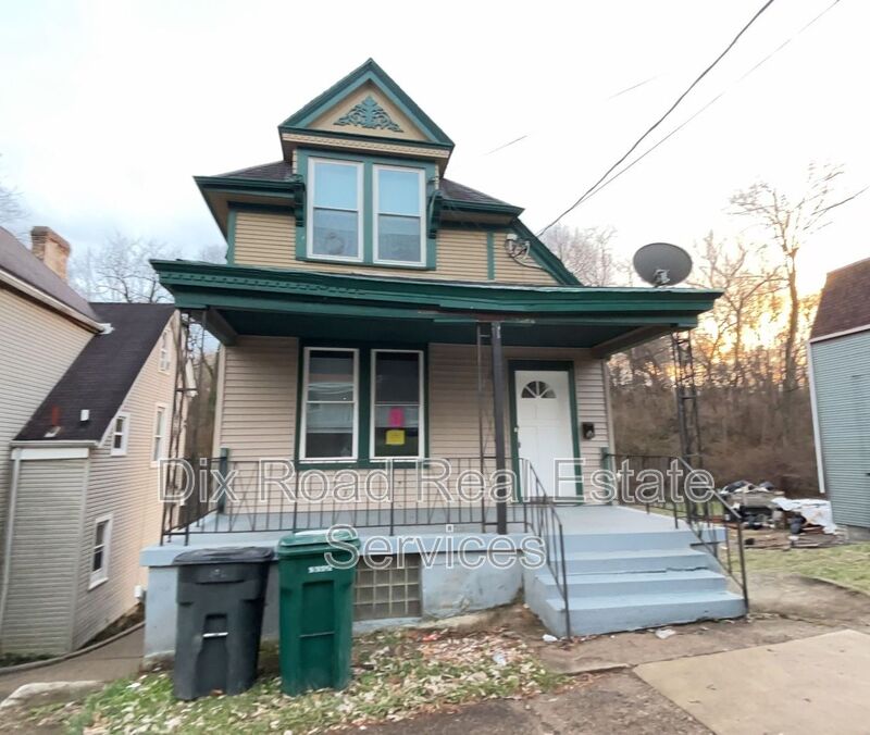Cincinnati House: 879 Rockdale Avenue