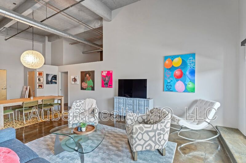 Kansas City Condo: 360 Pershing Rd