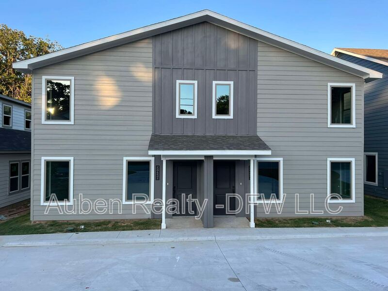 Denison House: 2428 South Fannin Avenue