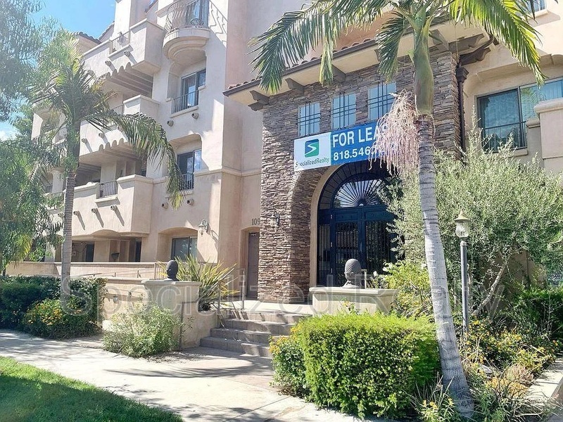 North Hollywood Condo: 10921 Whipple Street