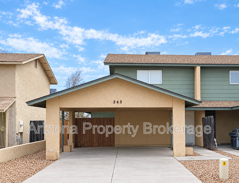 Mesa Townhome: 245 E. Vine Cir.
