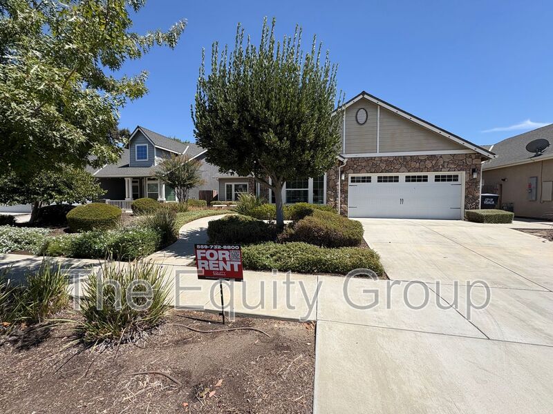 Visalia House: 1948 North Fulgham St