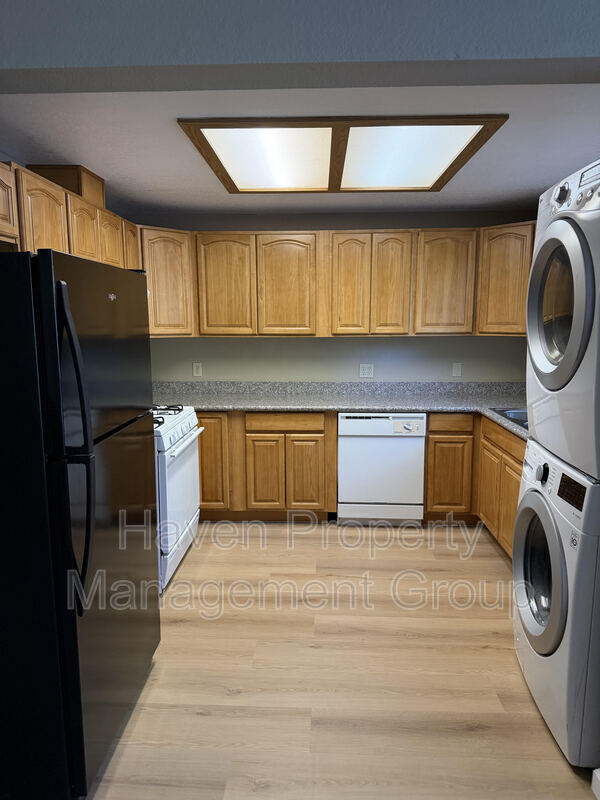 Tracy Condo: 32 West 7th Street - C