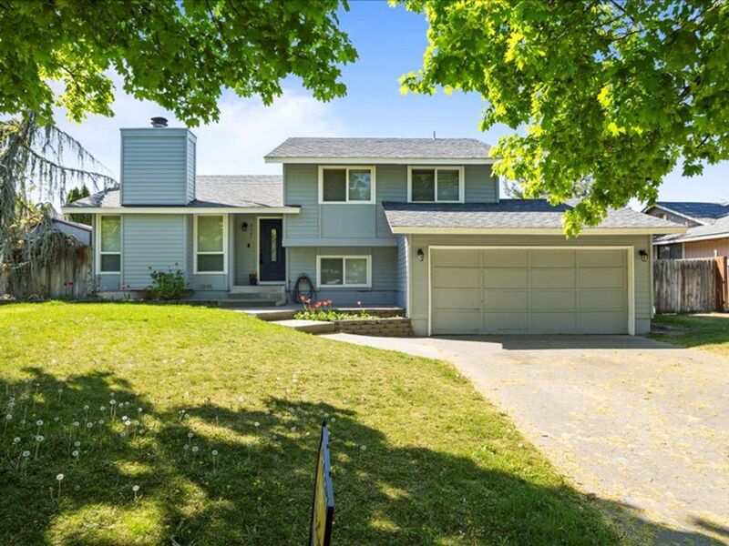 Kennewick House: 8307 W Grand Ronde PL