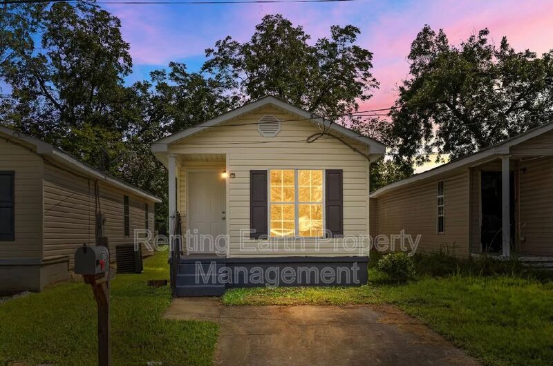 Bessemer House: 725B 3rd Ave N