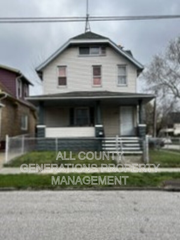 Cleveland House: 3800 Carlyle Ave