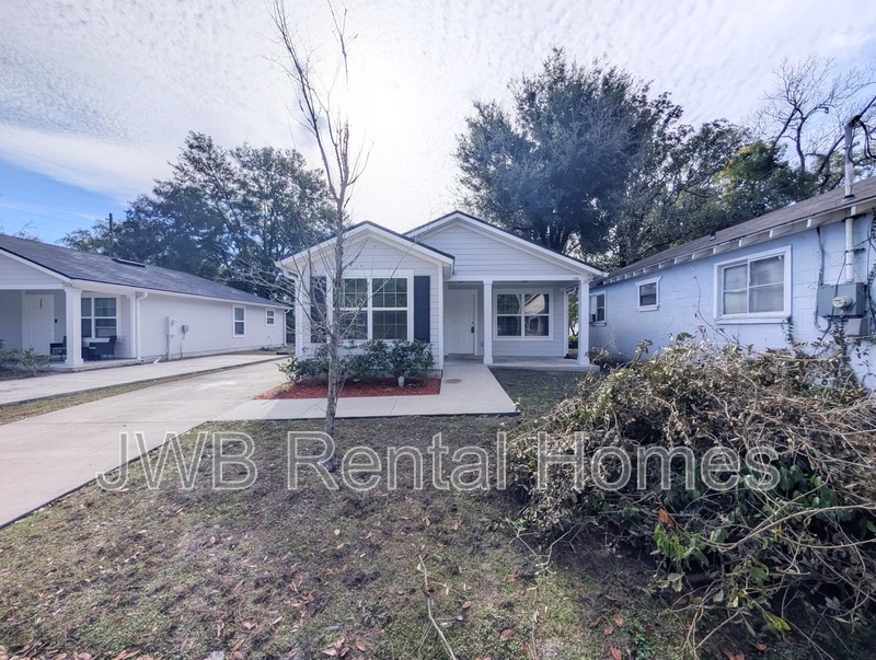 Jacksonville House: 1508 2nd St W