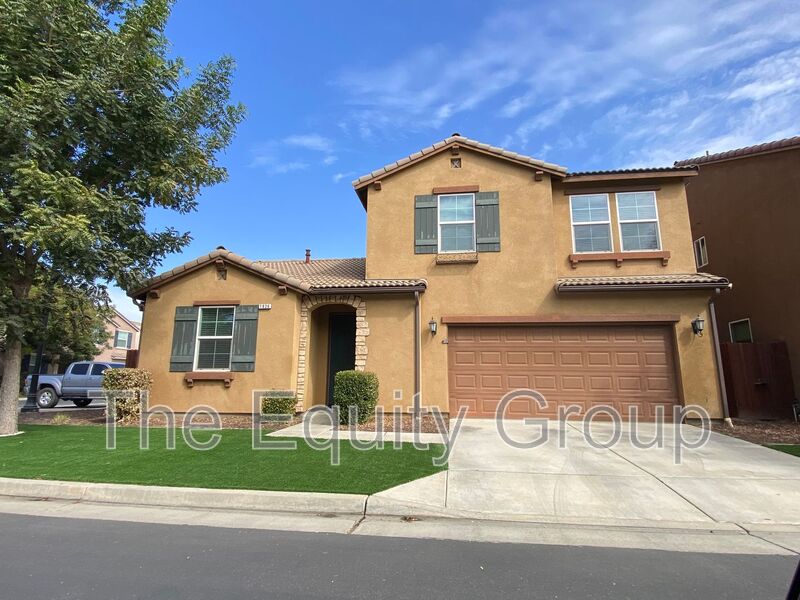 Hanford House: 1826 Van Gogh Way