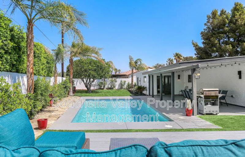 Palm Springs House: 1755 N Viminal Rd