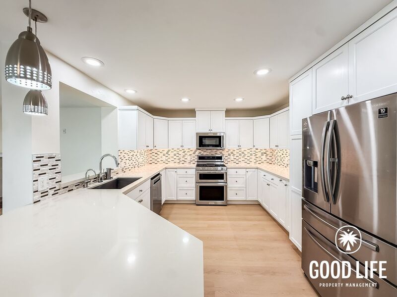 Poway House: 14825 Morningside Dr