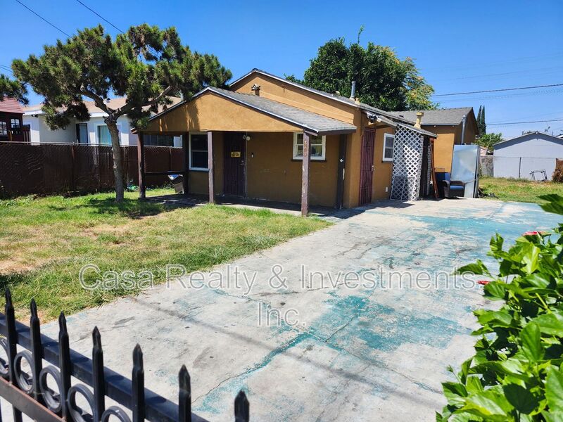 Compton House: 2123 E Piru Street