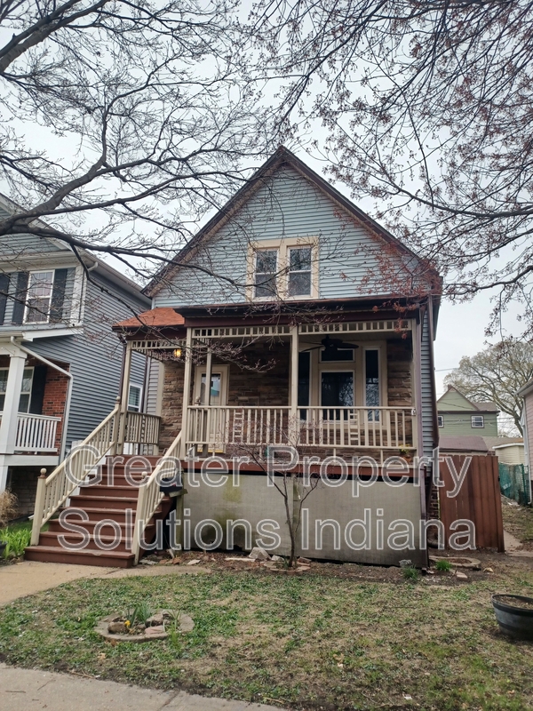 Whiting House: 1719 Sheridan AveLower