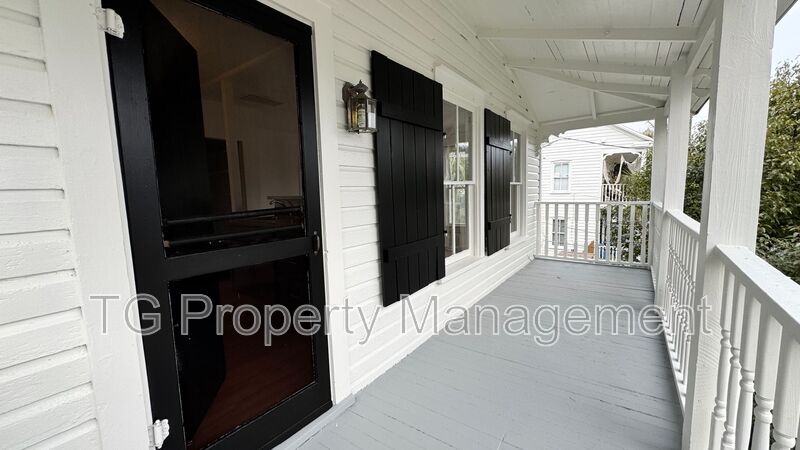 St Augustine House: 32 Sanford St