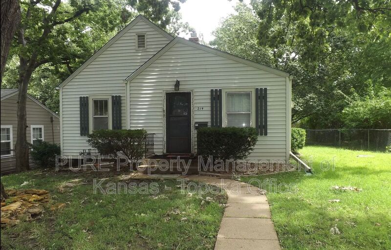 Topeka House: 214 NW Broadmoor