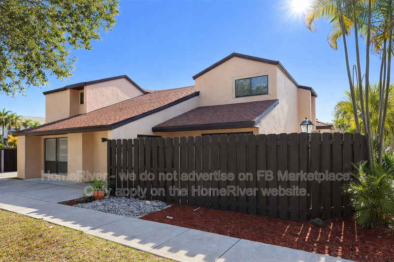 Fort Myers Townhome: 7121 Penner Ln