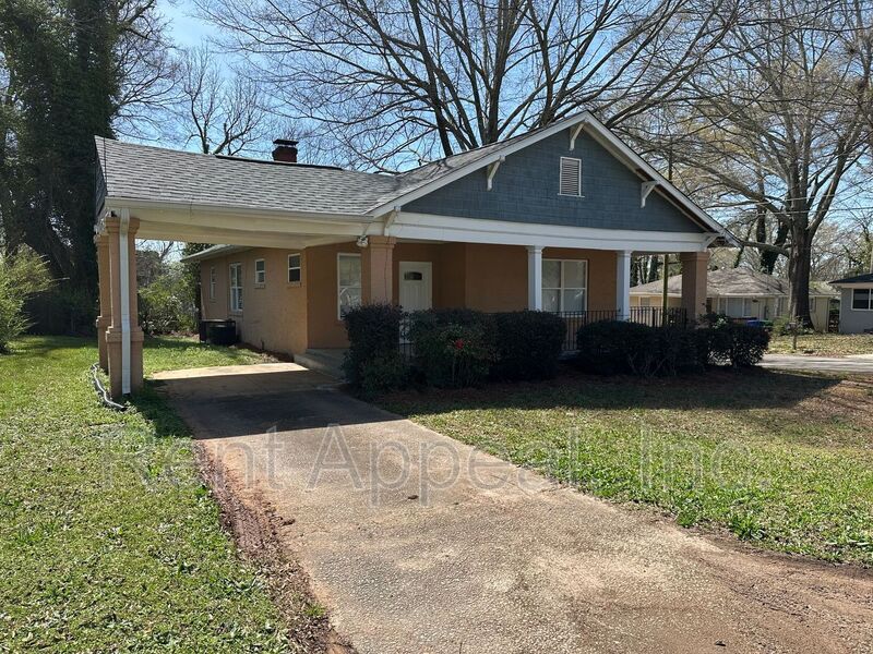 Decatur House: 2415 Crestview Ave