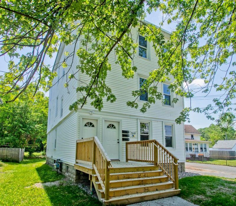 Agawam Condo: 104 Moore St