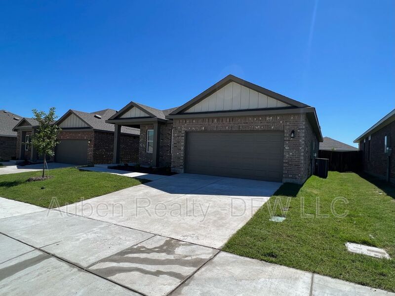 Lavon House: 752 Richmond Drive